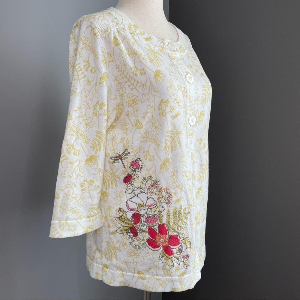 Eddie Bauer Cardigan Size M 3/4 Sleeve 3 Pearlescent Flower Buttons Cottagecore